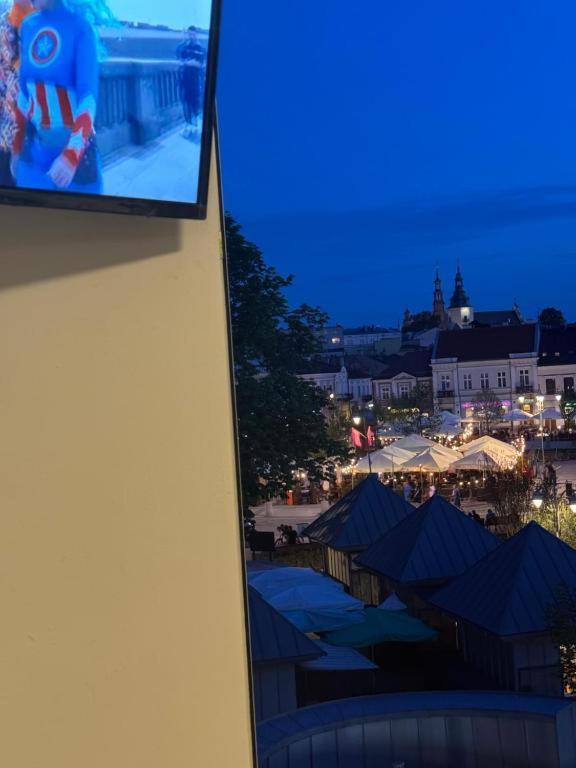 Hotelowe Pokoje Paris -Rynek Centrum- City One เคียลเซ ภายนอก รูปภาพ