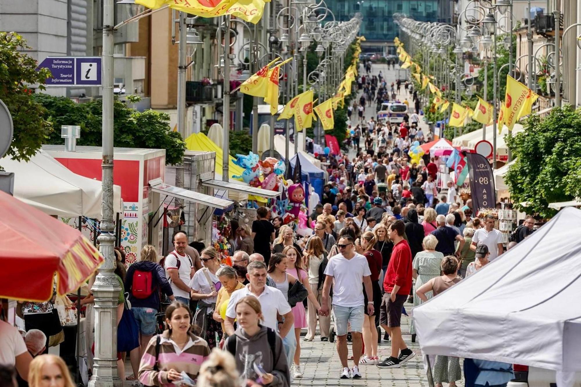 Hotelowe Pokoje Paris -Rynek Centrum- City One เคียลเซ ภายนอก รูปภาพ